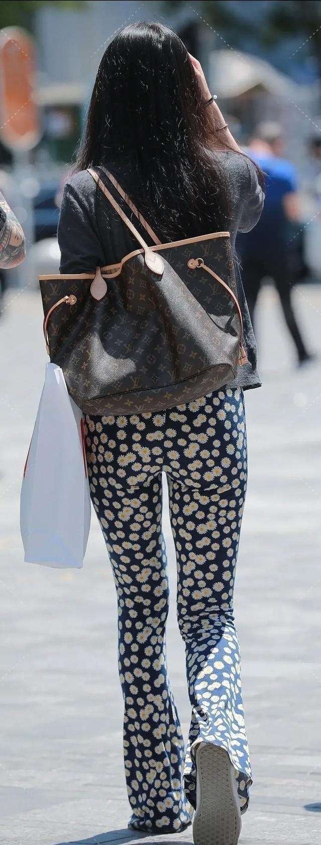 塑形美腿收腰提臀瑜伽裤,明亮耀眼的瑜伽裤穿出优雅高级感