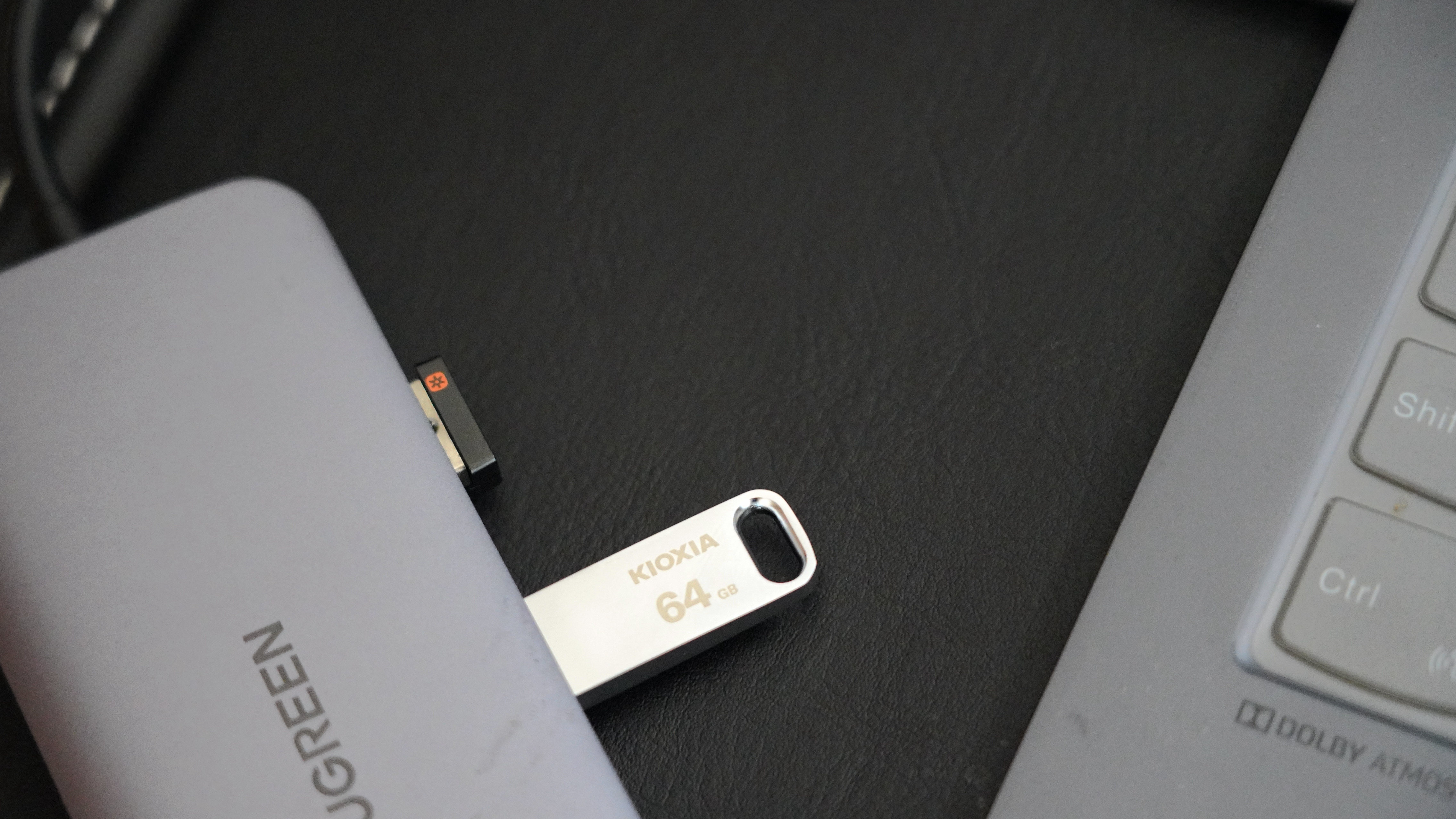 布置书桌的便宜好物,书桌桌面布置必备物品推荐