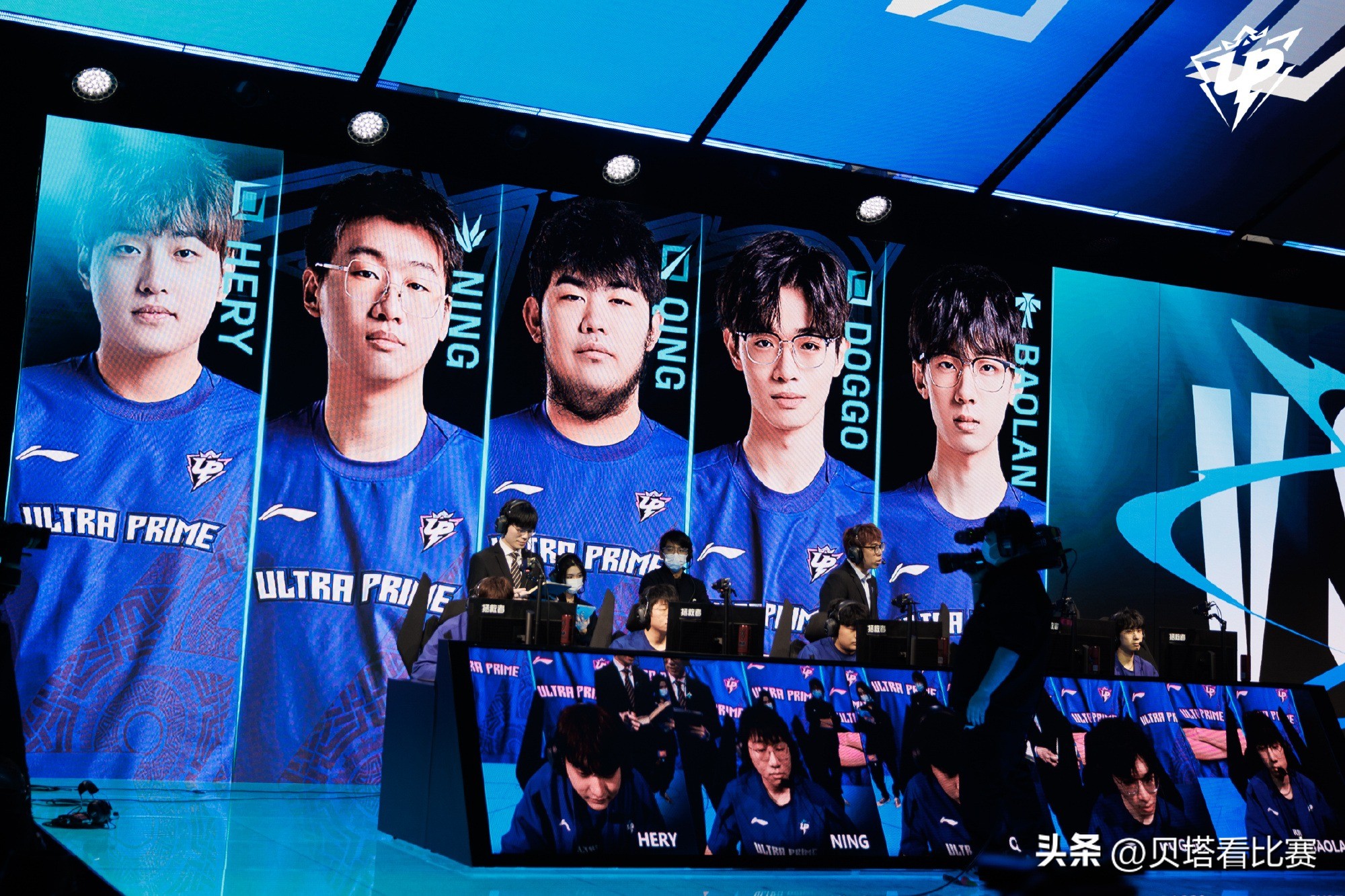 再见宝蓝！欢迎蛇蛇！UP官宣辅助蛇蛇加入后，惨遭吐槽：收破烂？