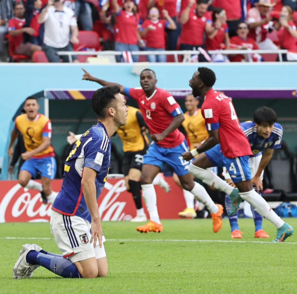 同台的哥斯达黎加球迷问：higuy今天还捡垃圾吗？