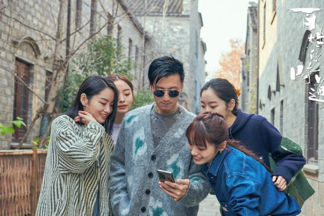 南京一孕妇产下四胞胎，政府赞助他们出国留学，如今老板是谢霆锋