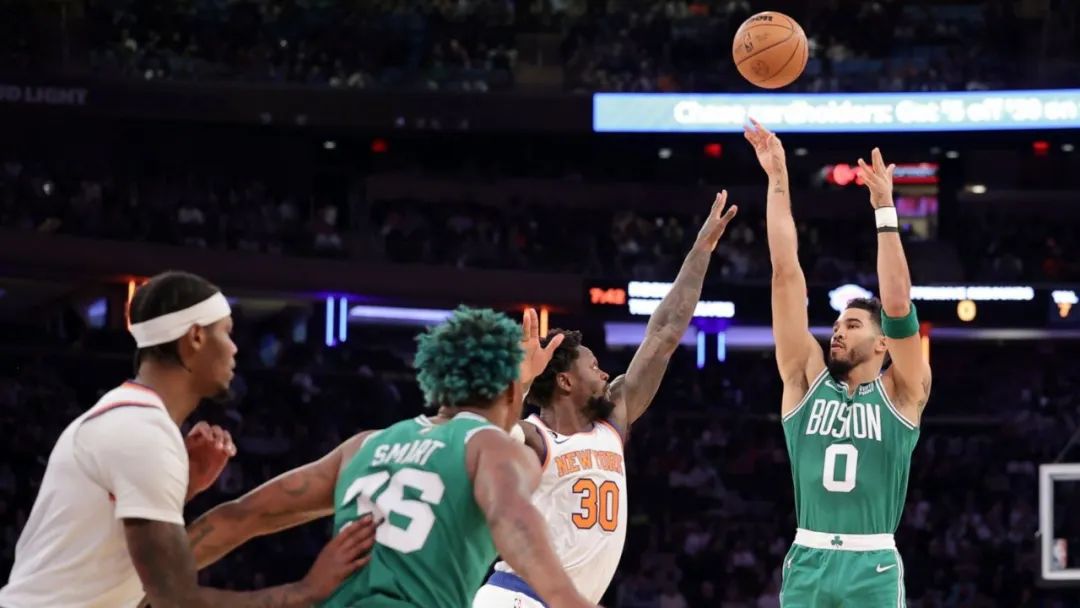 凯尔特人自建三分战术,凯尔特人三分进攻行云流水