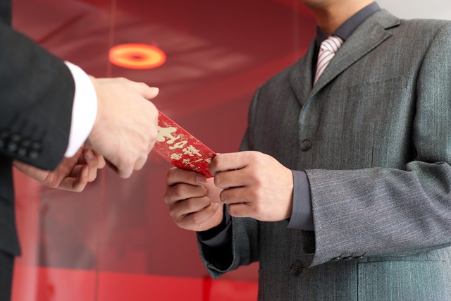 为什么广东人过年发红包不过百,春节广东人发红包忌讳