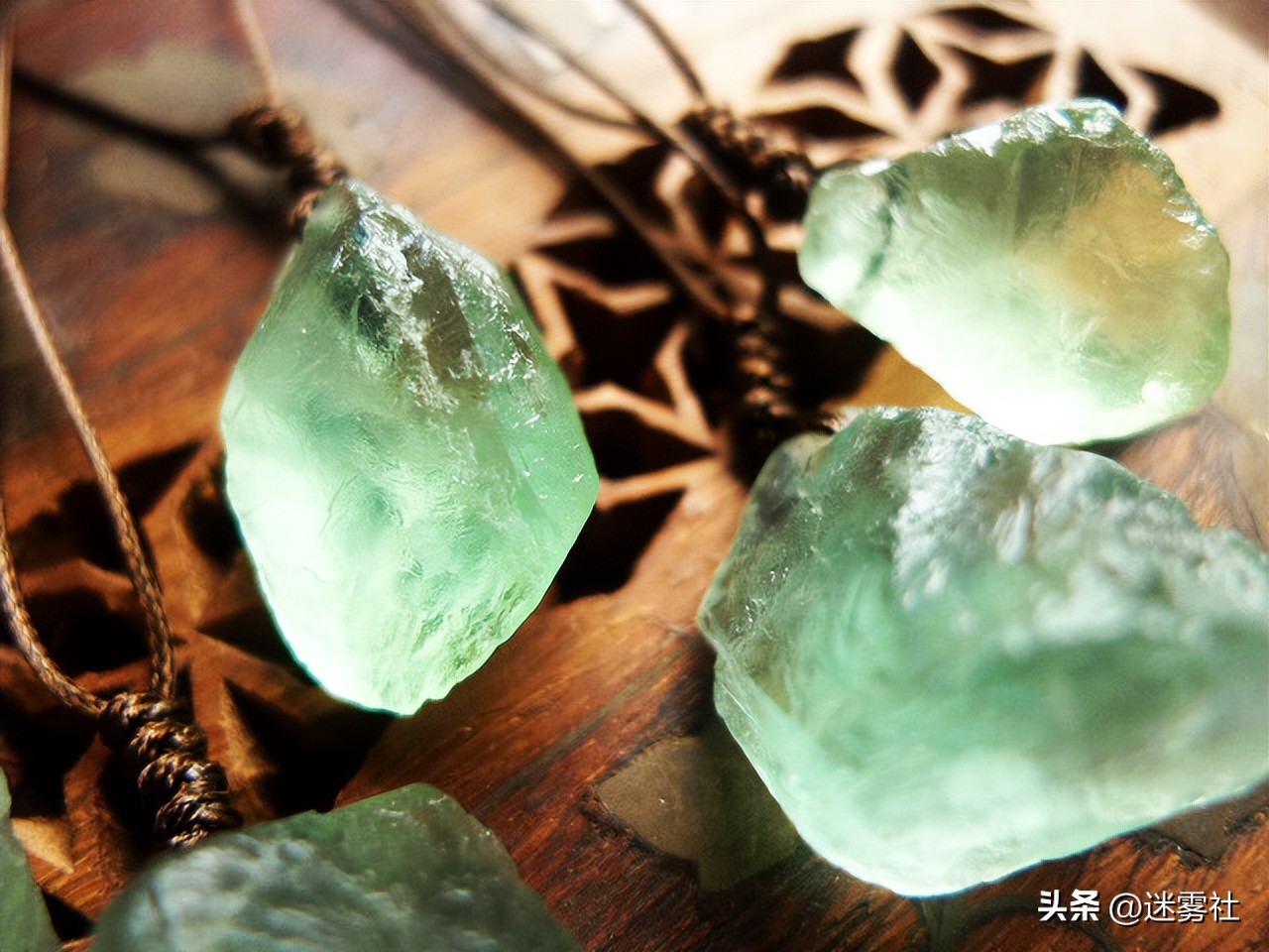 河南老汉花600元买发光水晶，深夜发出强光，专家：这只是萤石