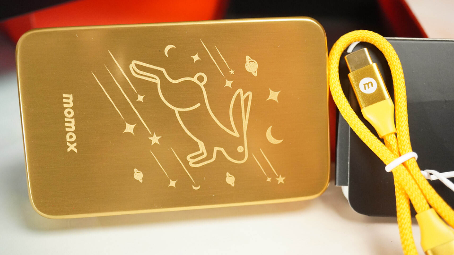 金兔迎新，兔飞猛进-摩米士兔年贺岁款磁吸充电宝