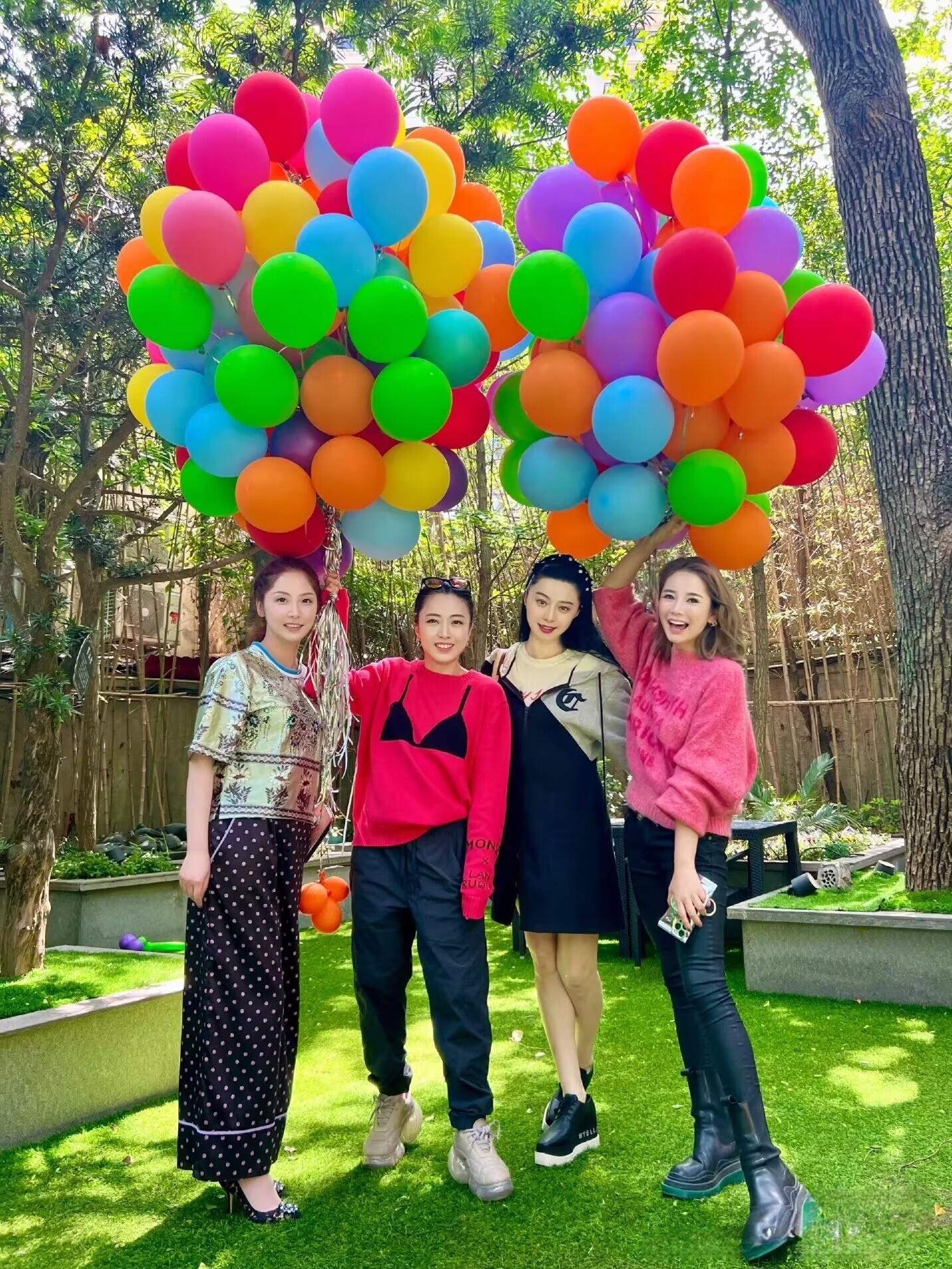 女富婆上海聚会！甘比会穿搭、摩邦女掌门美貌吸睛，范美人遭吐槽