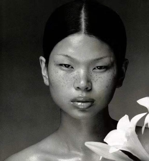 超模吕燕的丈夫和家人近况,超模吕燕全家