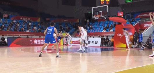 布鲁克斯27秒12分,赵睿身穿6号布鲁克斯夺冠时间