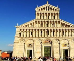 罗马建筑的风格和特色是什么,罗马式建筑的主要特征是雕饰