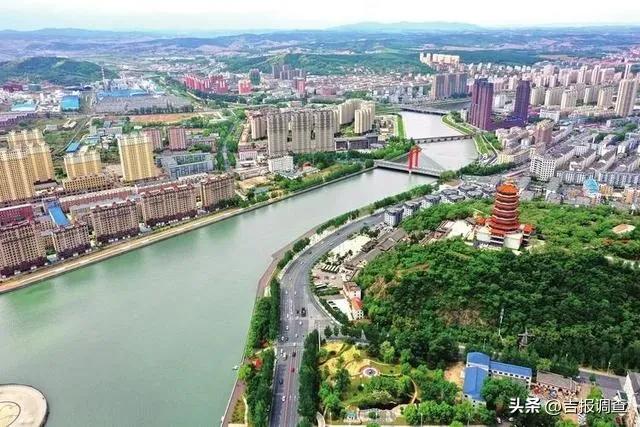 蔚蓝的天空清澈的河水,蔚蓝的天空碧绿的海水图片