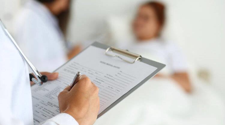 鱼刺卡喉咙你别再用这些土方法,鱼刺卡喉别吞米饭