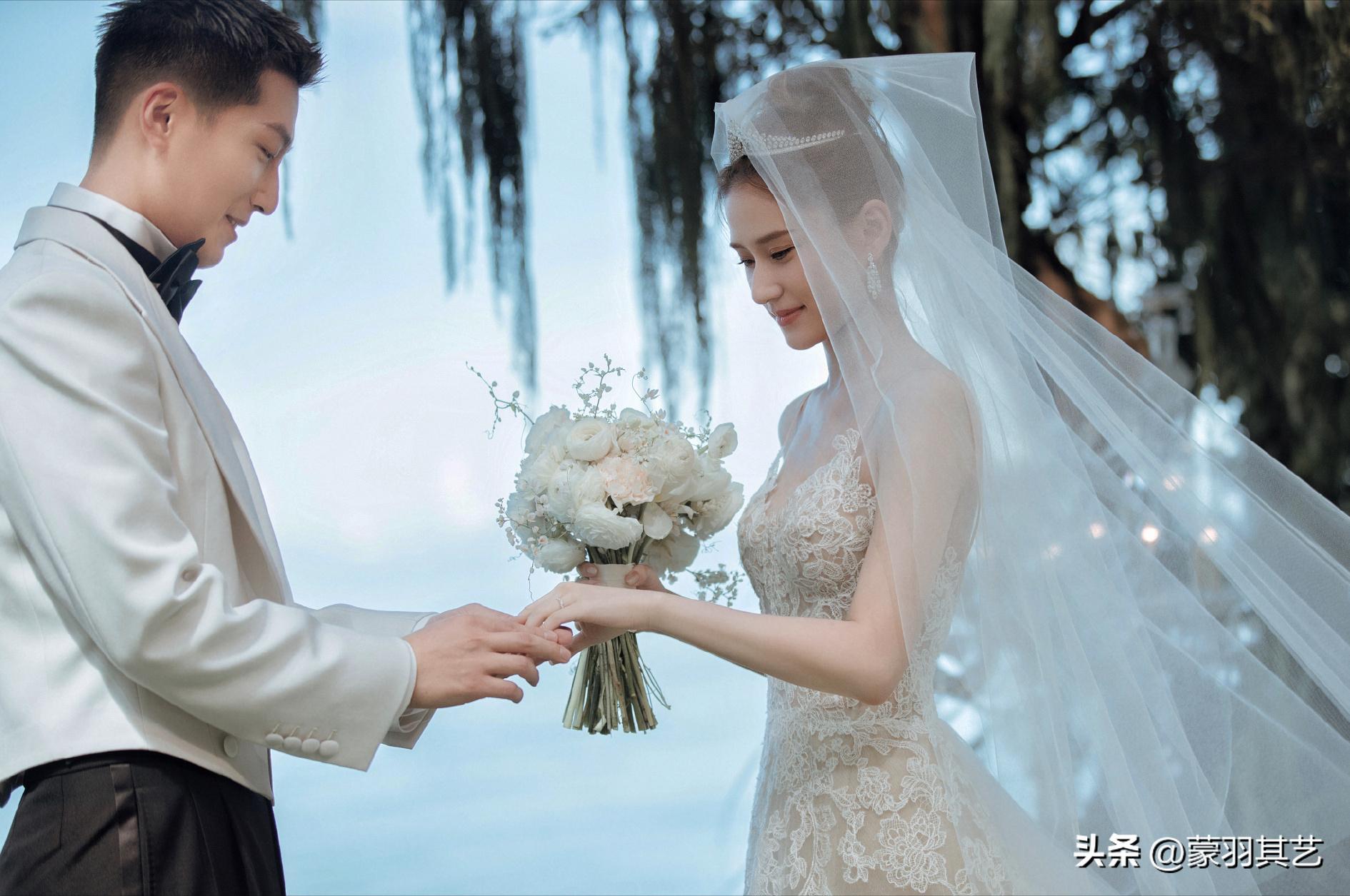 詹子晴给何超莲窦骁的祝福引争议,窦骁何超莲闺蜜詹子晴