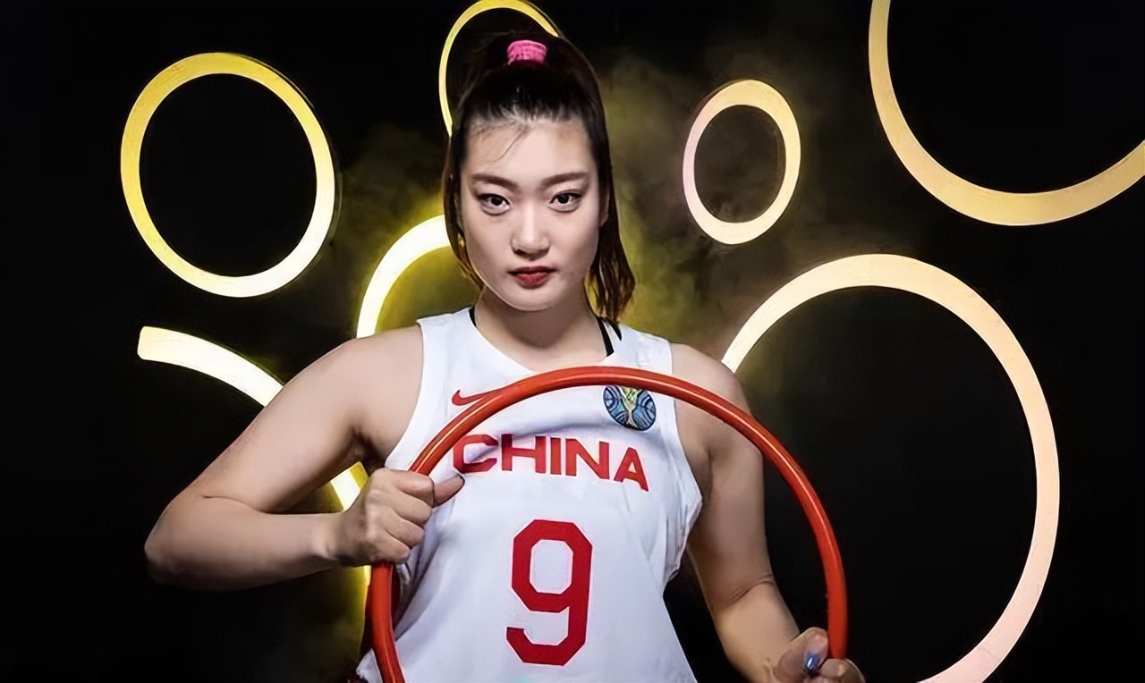 李梦：16岁差点退役，母亲患癌，父亲尿毒症，如今撑起女篮一片天