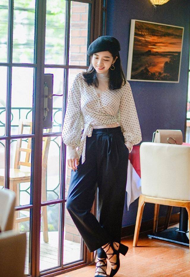 夏日穿搭衬衫短袖简约清爽,夏日里简约轻熟风穿搭示范