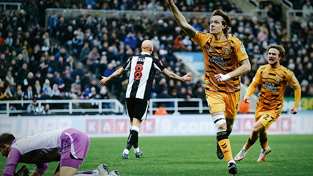 足总杯冠军小奖杯,足总杯奖杯含金量