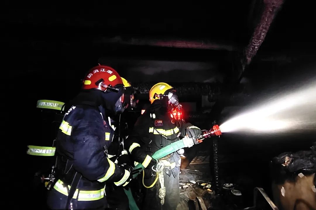 一时生气！女子深夜竟做出如此行为，这可使不得啊...