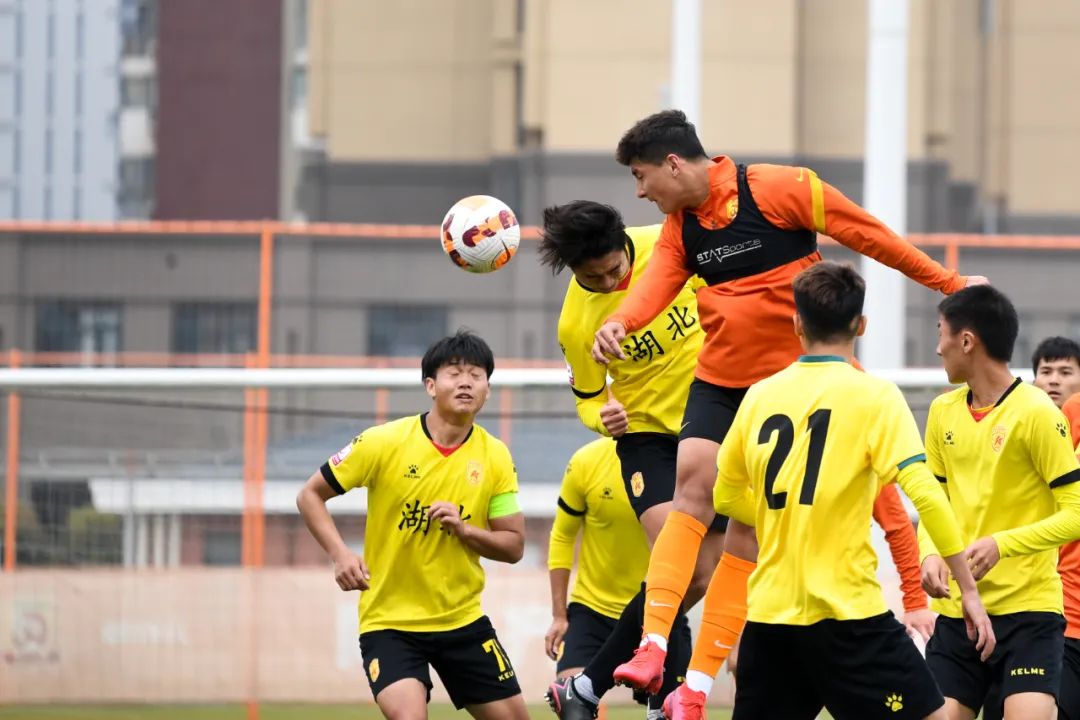 季前备战|阴雨消散，武汉队继续热身赛节奏