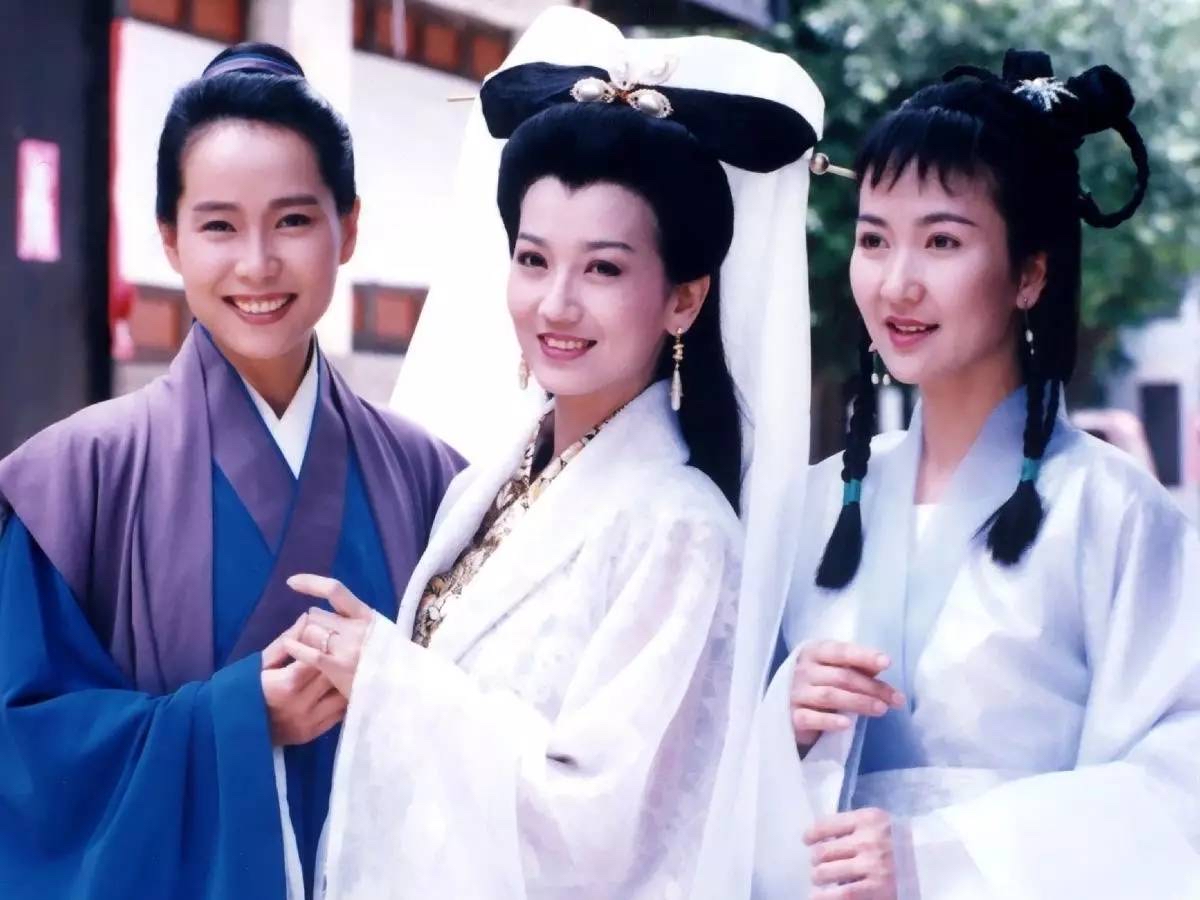 69岁的赵雅芝和60岁的叶童,69岁赵雅芝与59岁的叶童庆生