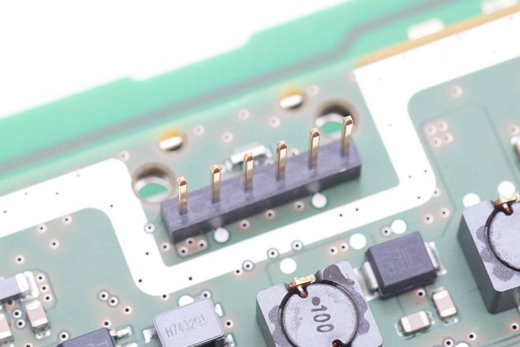 宝马5系无线充电拆解,宝马5系充电器怎么拆