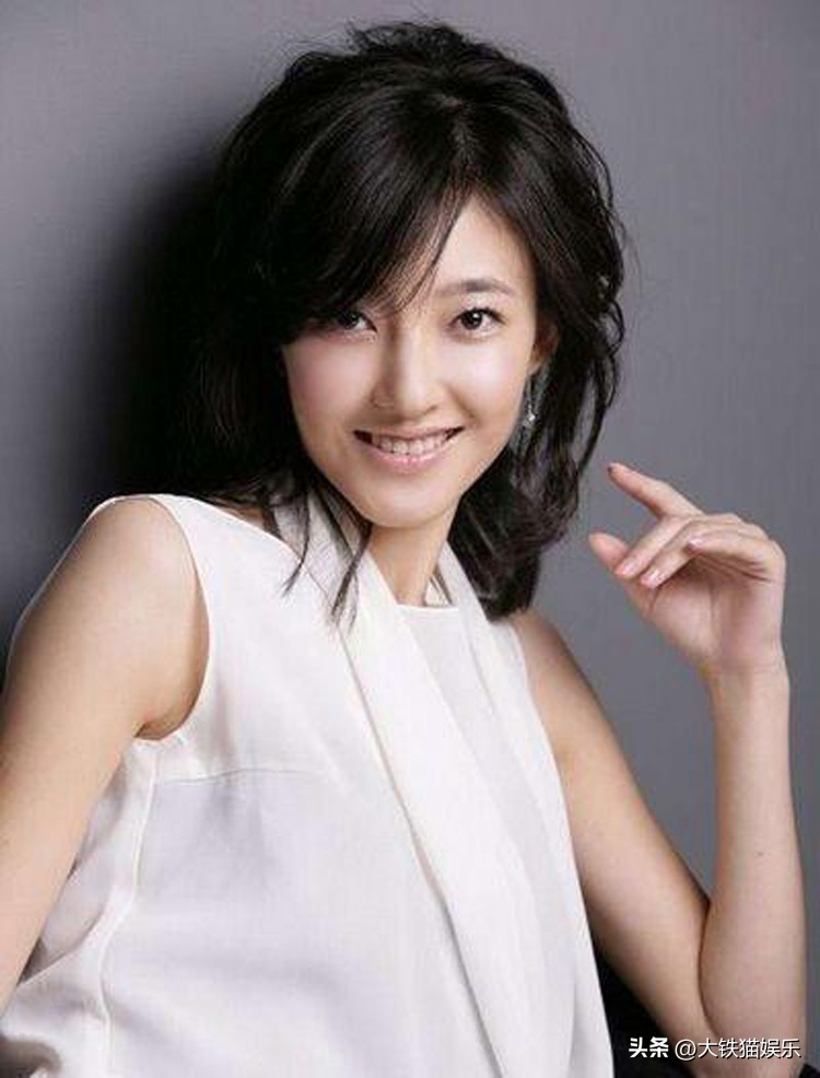 割过双眼皮的女明星对比,割双眼皮失败的明星谁最惨