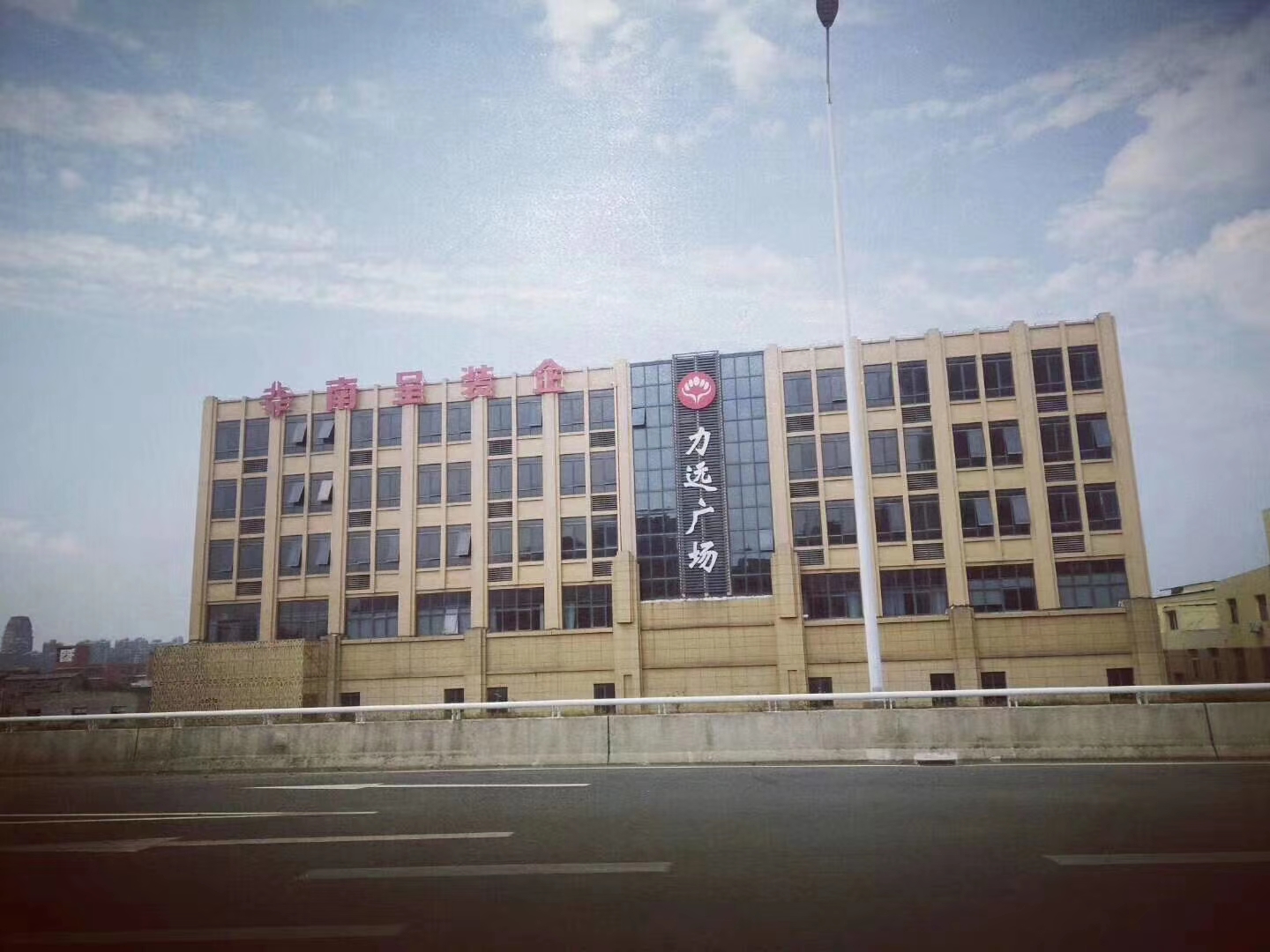 南昌滨江一号写字楼出租,南昌东湖200平写字楼出租