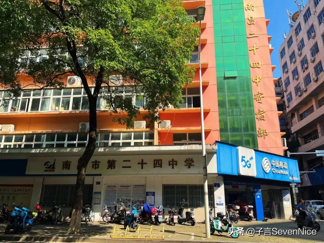 南昌一家超小店铺的臭豆腐,南昌中山路臭豆腐