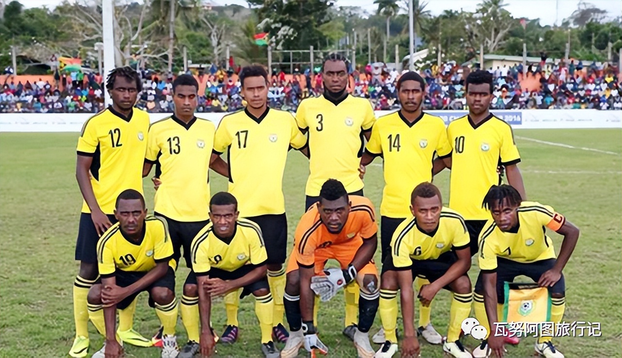 瓦努阿图两名妇女用树叶制作出阿根廷*旗国**