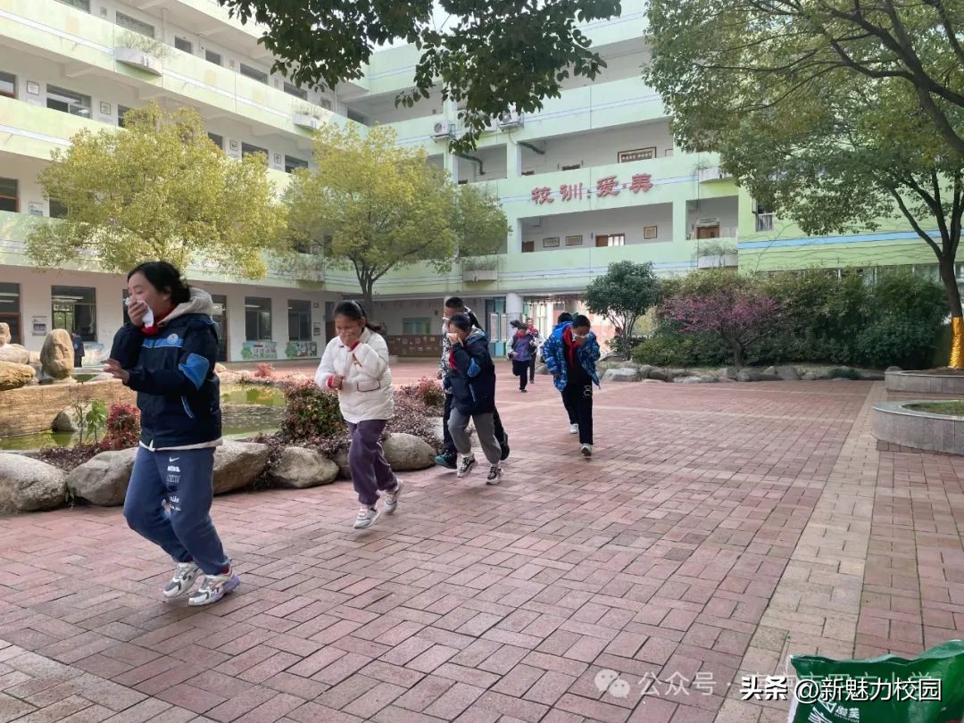 警钟长鸣消防安全活动,小学生消防安全疏散演练活动报道