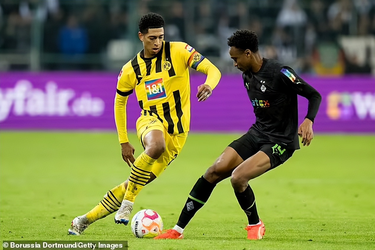 孙兴慜戴面罩参加训练,孙兴慜戴黑色面具出战