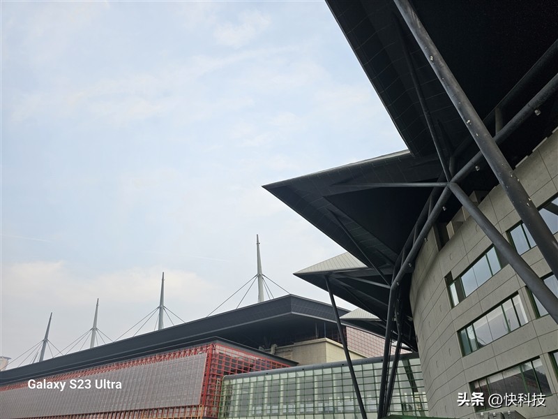 三星galaxys22超大杯,三星galaxys23ultra湖屿蓝评测