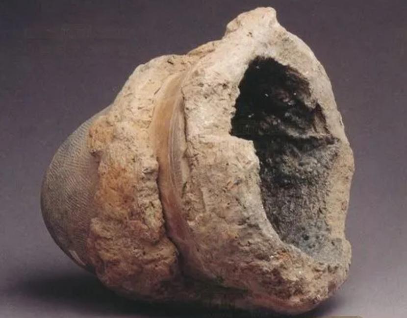 用坩埚熔化铁水,熔铁坩埚是什么材料制成的