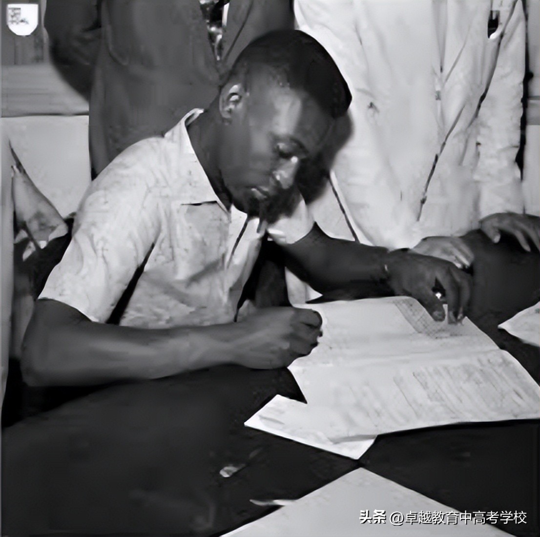 球王贝利传奇的一生仅17岁,球王贝利离世