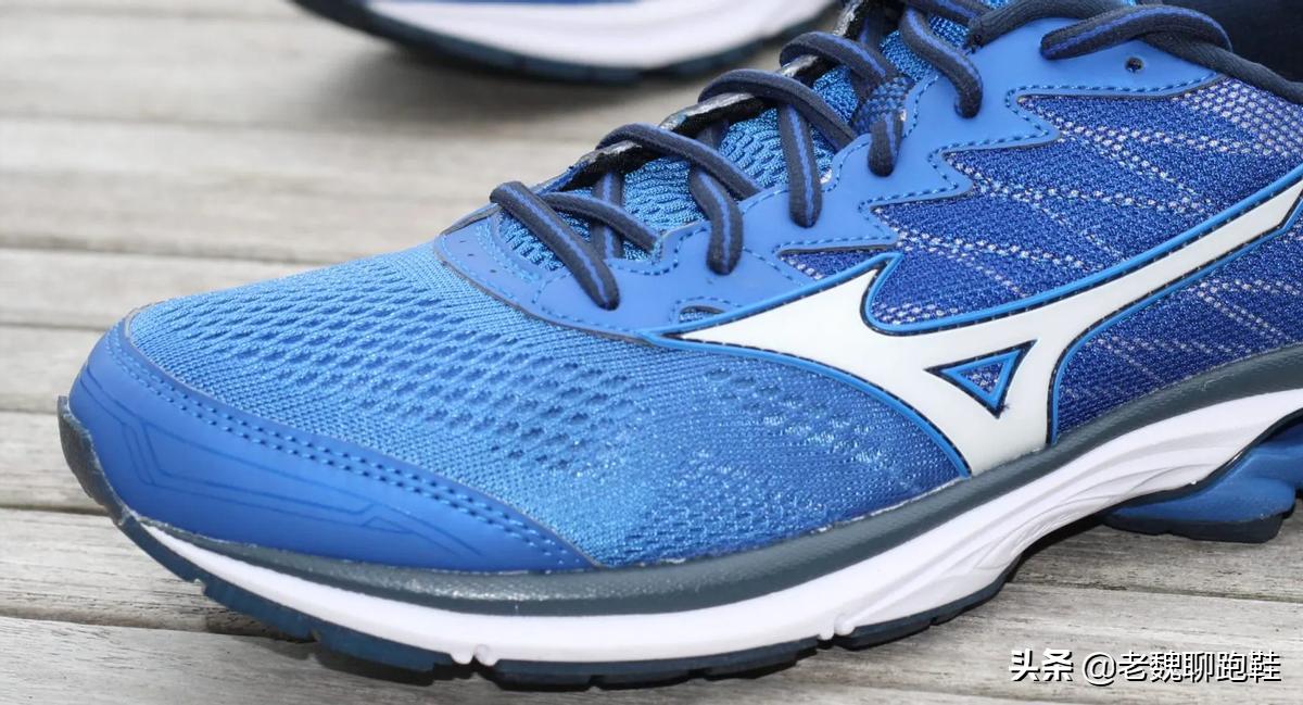 为什么不推荐入门级羽毛球鞋,为什么跑鞋买大不买小