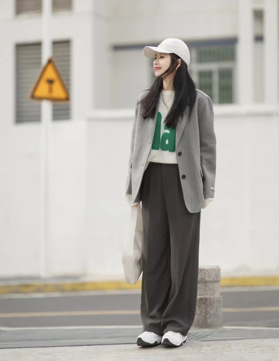 皮肤黑黄适合穿什么颜色衣服显白,男士皮肤黑穿什么颜色的衣服显白