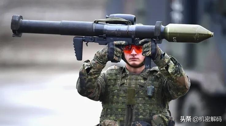 德国铁拳3单兵火箭弹,德国的铁拳3型火箭筒