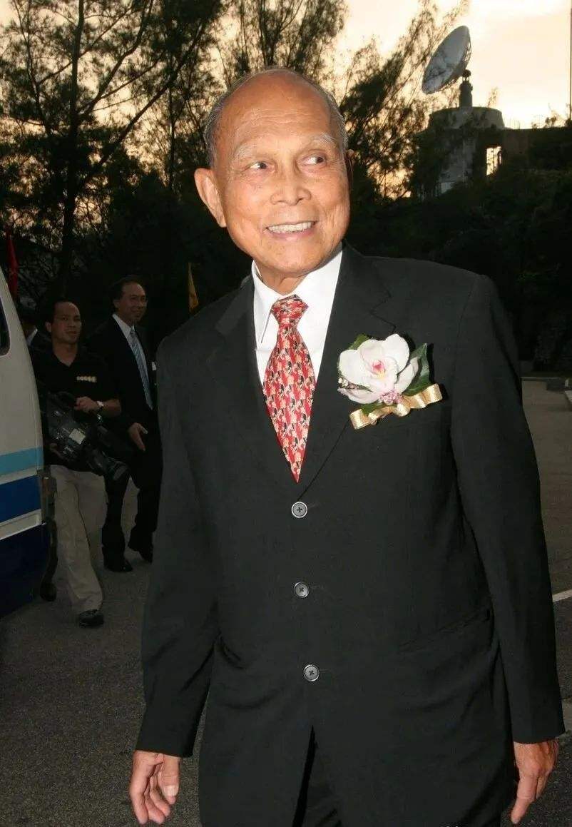 跳水皇后郭晶晶晒全家福,跳水女皇郭晶晶和豪门阔少