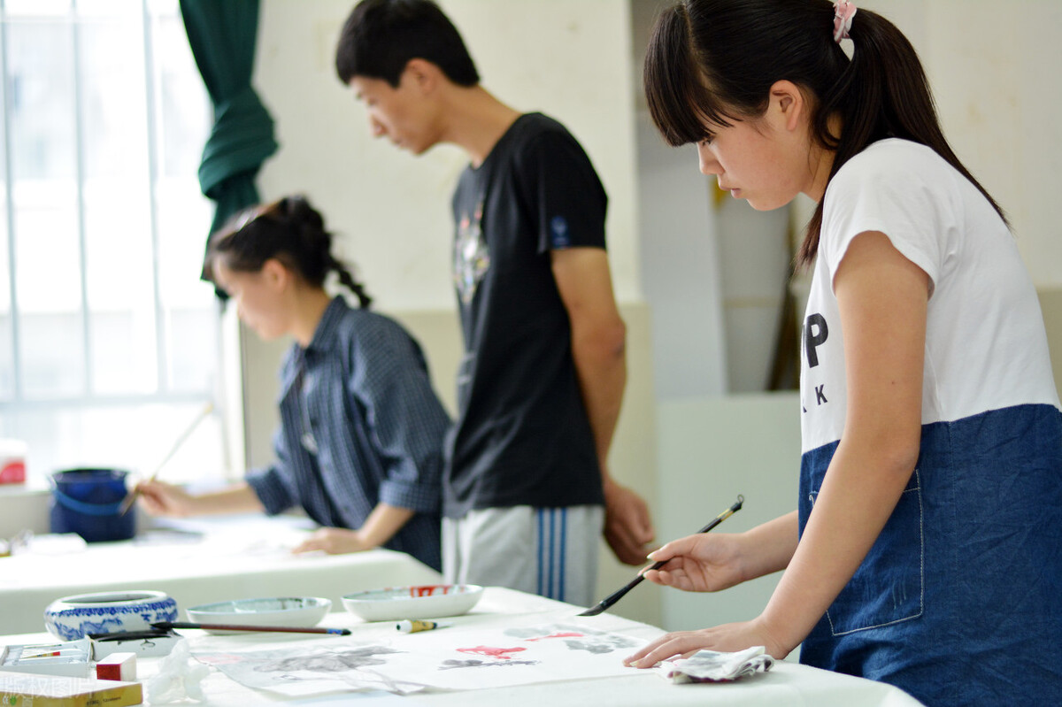 技校都有什么专业适合初中生男孩,技校选高铁专业什么学校比较靠谱