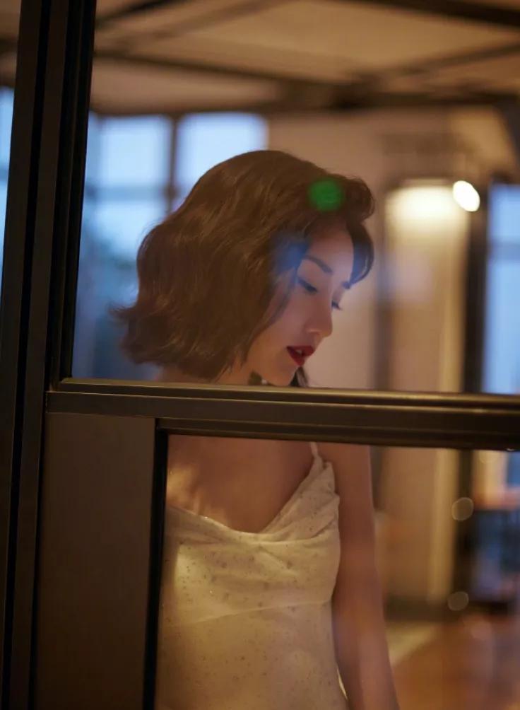 大脸妹子必选的三款发型,大脸额头窄适合什么发型