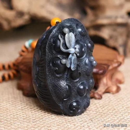 水墨玉与乌鸡种翡翠的区别,乌鸡料翡翠和青花玉的区别