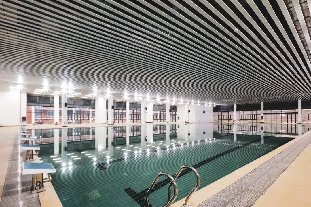 姝︽眽鐧惧勾鍚嶆牎,姝︽眽鐧惧勾楂樹腑