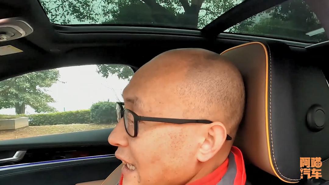 新手开车正确驾驶姿势图解,开车必备你一定要了解的驾驶技巧