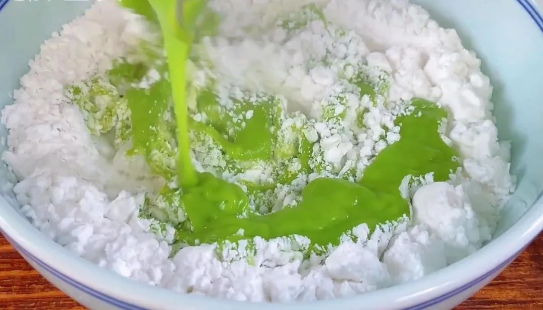 更年期不要太节俭多吃碱性食物,更年期补充雌激素食物方法