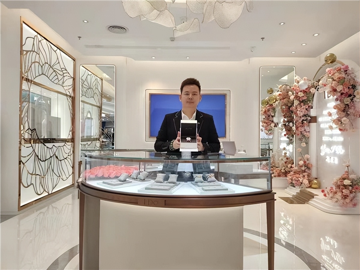 热烈祝贺IDo埃菲尔铁塔高端腕表入驻西安赛格国际购物中心店