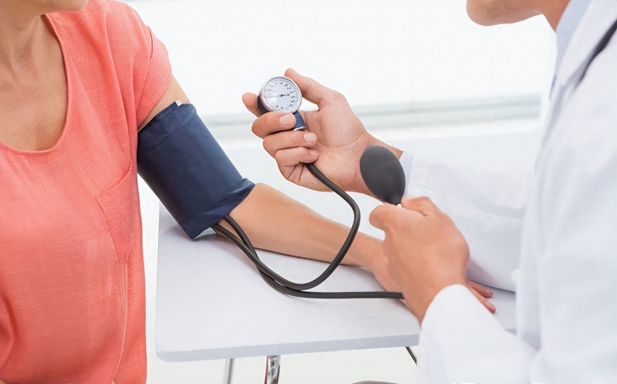 女性什么时候绝经最显年轻,女性什么年龄绝经最晚