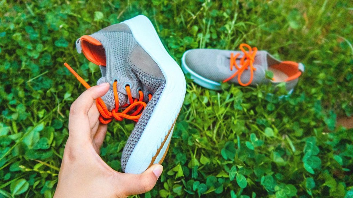 休闲跑步鞋夏季透气,秋季商务透气休闲鞋推荐