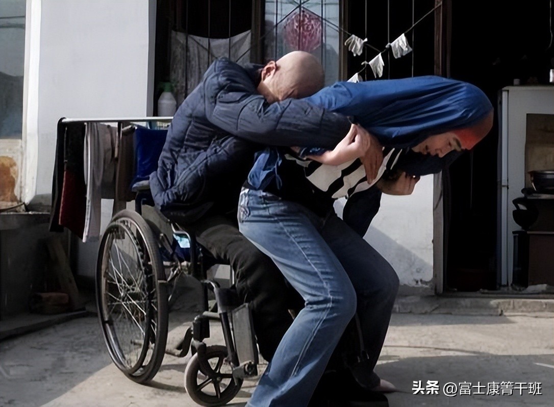 “儿子送国外让外甥送医”刷爆热搜，撕裂多少人的遮羞布