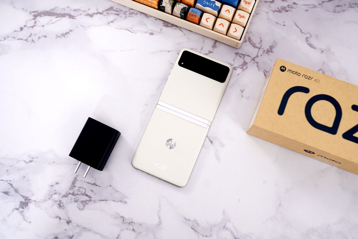 motorazr40双卡双待5g折叠屏,motorazr40手机功能体验