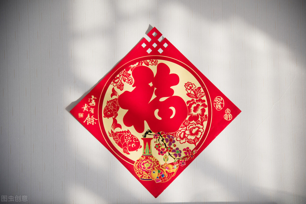 今年大年初一几点贴春联好,今年大年初一下午几点贴春联好