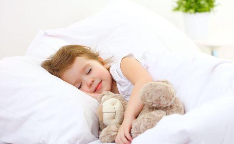 跟孩子分床睡觉注意什么,妈妈和孩子什么时候分床最好