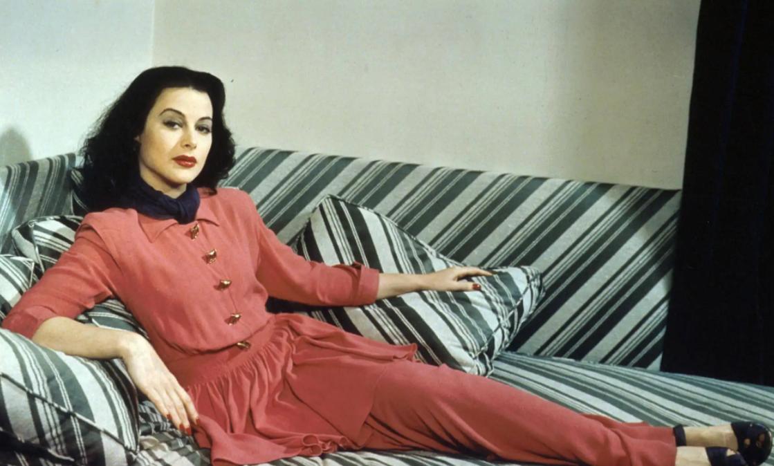 好莱坞奇女海蒂：首创赤裸出镜，晚年迷上偷窃，却被捧为WIFI之母